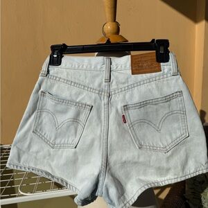 Levi’s Light Blue Denim Women's Shorts Size 25